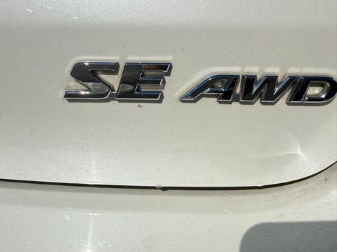 Used 2017 Toyota Highlander SE w/ Carpet Mat Package AWD/4WD image 8