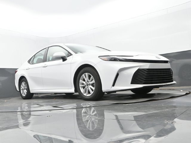 Used 2025 Toyota Camry LE w/ Convenience Package FWD image 9