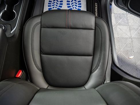 Used 2023 Chevrolet Traverse RS image 34