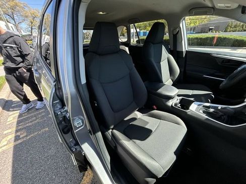 Used 2023 Toyota RAV4 LE AWD/4WD image 24