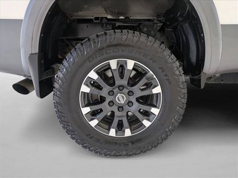 Used 2019 Nissan Titan PRO-4X w/ Pro-4x Convenience Package AWD/4WD image 21