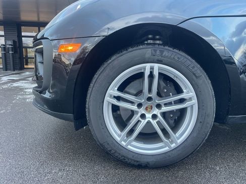 Certified 2025 Porsche Macan image 13