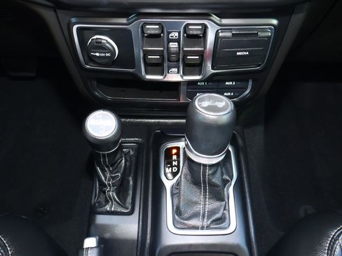 Used 2022 Jeep Wrangler Unlimited Sahara w/ Cold Weather Group image 27