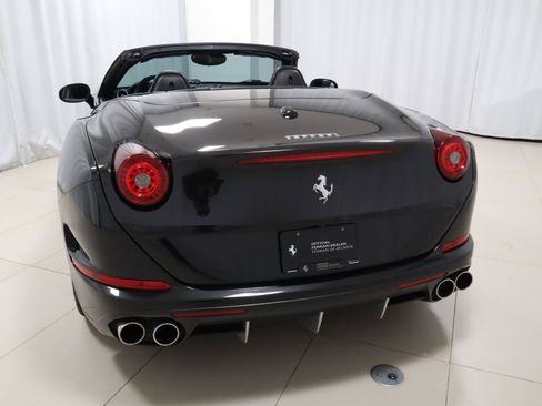 Used 2016 Ferrari California T RWD image 13