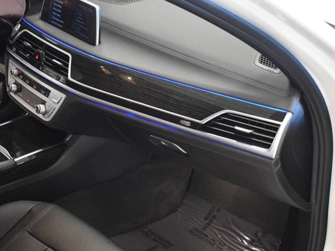 Used 2016 BMW 740i image 43