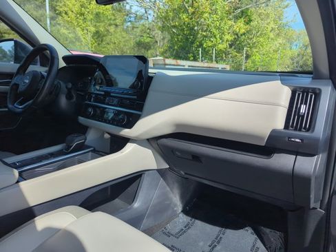 Used 2025 Nissan Pathfinder SL image 28