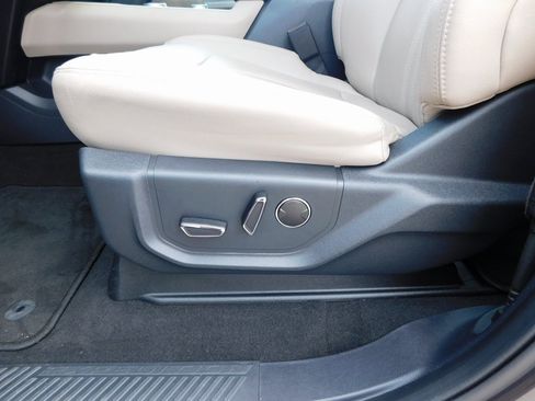 Used 2024 Ford Expedition Limited image 15