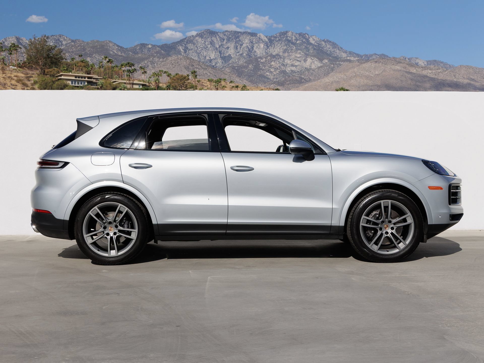 Certified 2025 Porsche Cayenne AWD/4WD image 8