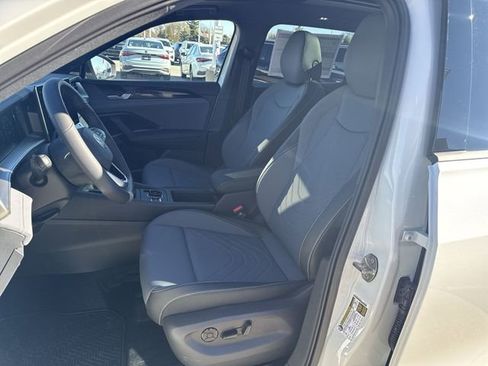 New 2026 Volkswagen Tiguan SE R-Line FWD image 20