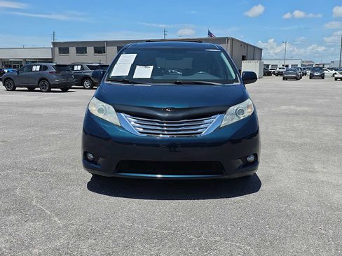 Used 2012 Toyota Sienna LE FWD image 3