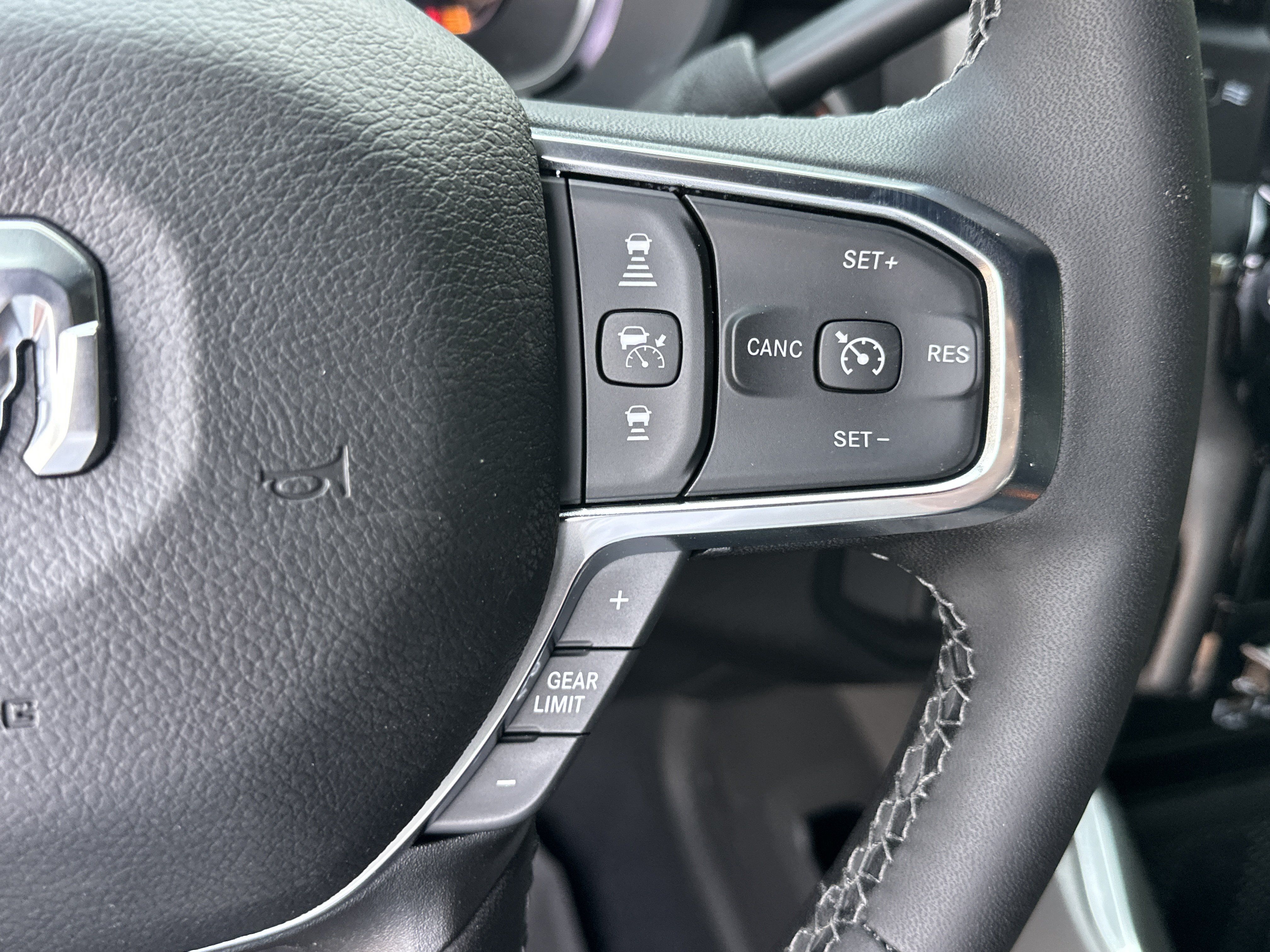 New 2026 RAM 2500 Laramie AWD/4WD image 10