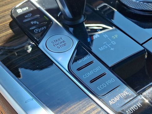 Used 2021 BMW X7 M50i w/ Cold Weather Package image 25