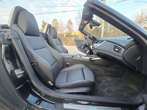 Used 2011 BMW Z4 sDrive35i image 18