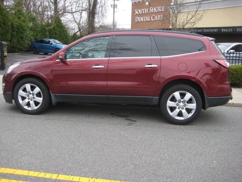 Used 2016 Chevrolet Traverse LT w/ Style and Technology Package AWD/4WD image 13