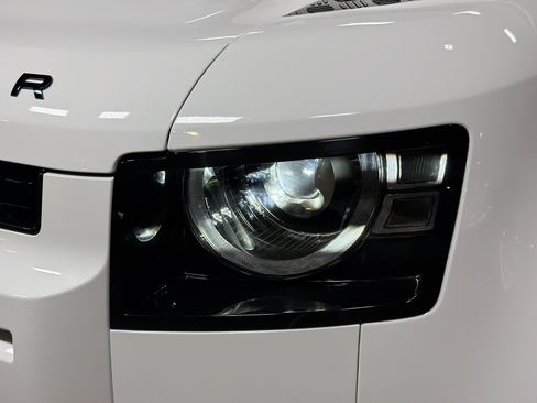 Used 2024 Land Rover Defender 110 X-Dynamic SE AWD/4WD image 10