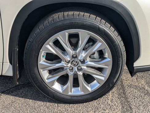 Used 2021 Toyota Highlander Limited image 11