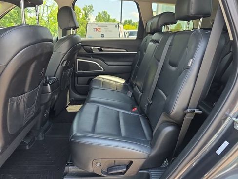 Used 2024 Kia Telluride LX FWD image 11