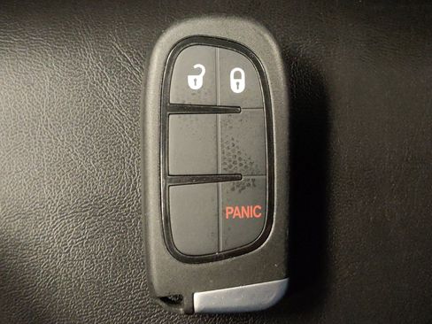 Used 2019 Jeep Cherokee Latitude Plus FWD image 32