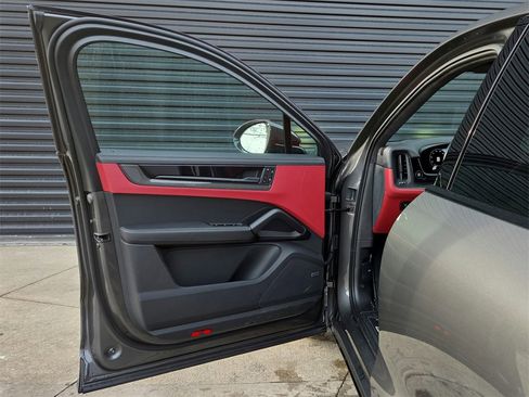 Used 2024 Porsche Cayenne Turbo GT image 6