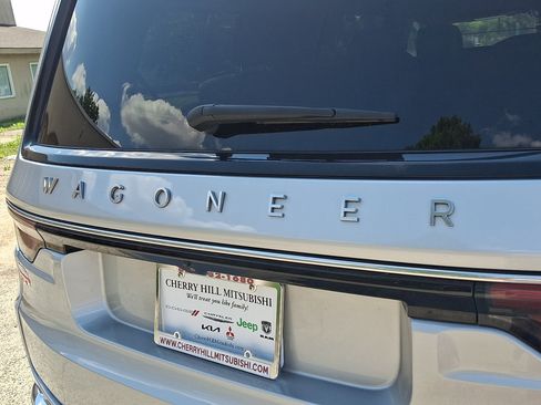 Used 2024 Jeep Wagoneer Series II w/ Flexible Seating Group AWD/4WD image 17