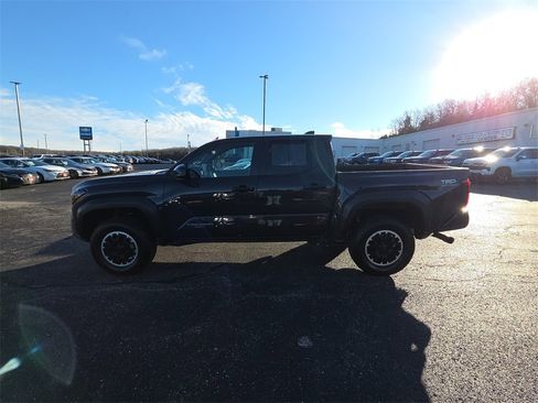 Used 2024 Toyota Tacoma TRD Sport image 5