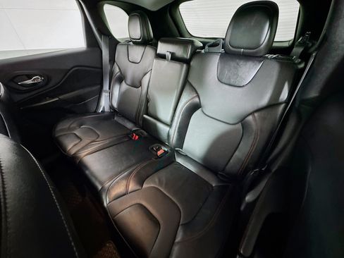 Used 2022 Jeep Cherokee Trailhawk w/ Premium Leather Package AWD/4WD image 21