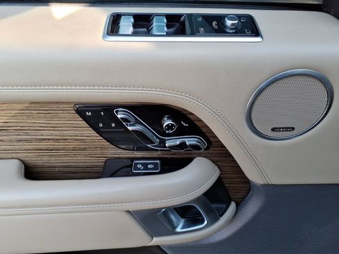 Used 2020 Land Rover Range Rover HSE image 11