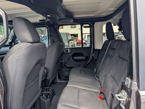 Used 2018 Jeep Wrangler Unlimited Sport image 13