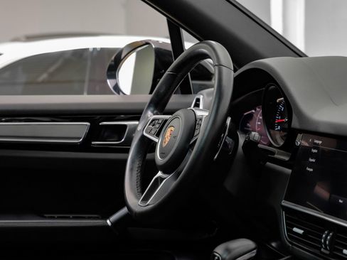 Used 2023 Porsche Cayenne Platinum Edition image 18