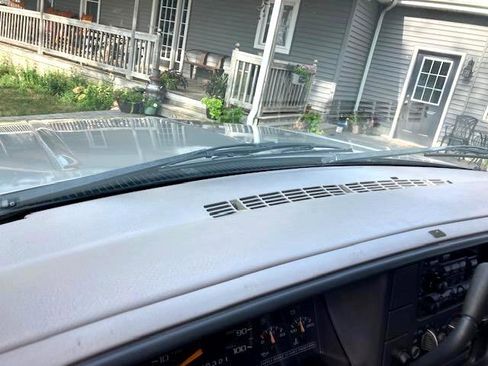 Used 1998 GMC Yukon SLT w/ Marketing Opt Pkg 5 image 28