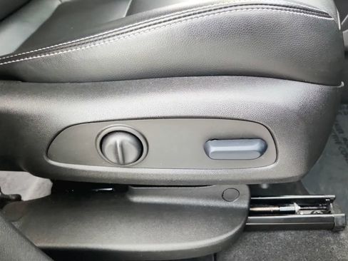 Used 2023 GMC Terrain SLT image 23