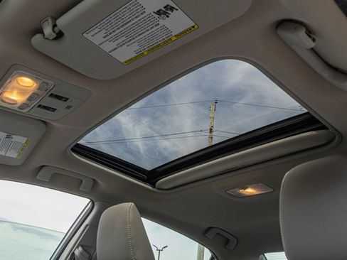 Used 2015 Toyota Corolla LE FWD image 16