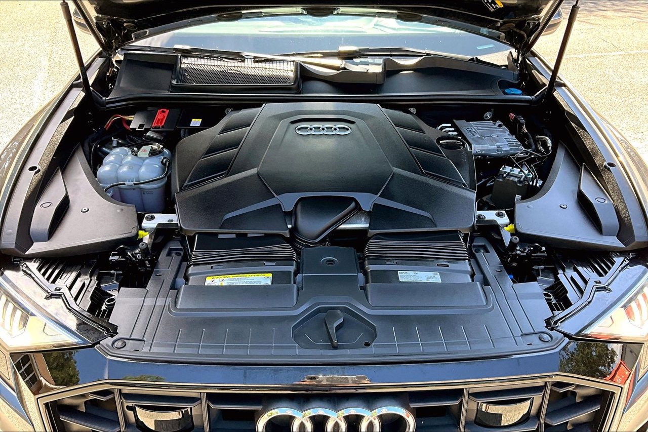 Used 2019 Audi Q8 Prestige w/ Adaptive Chassis Package AWD/4WD image 29