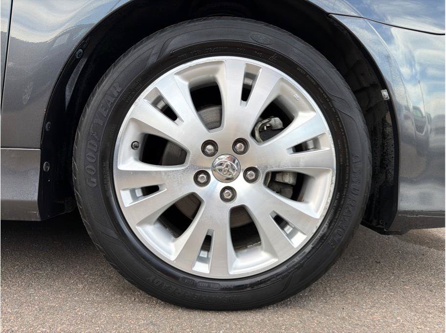 Used 2011 Toyota Avalon FWD image 23