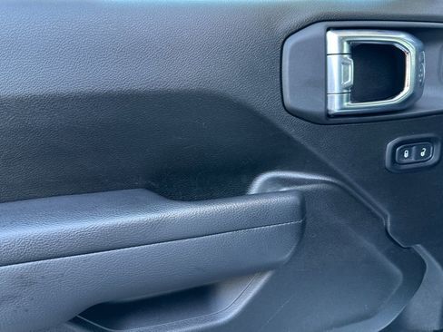 Used 2025 Jeep Wrangler Unlimited Rubicon image 11