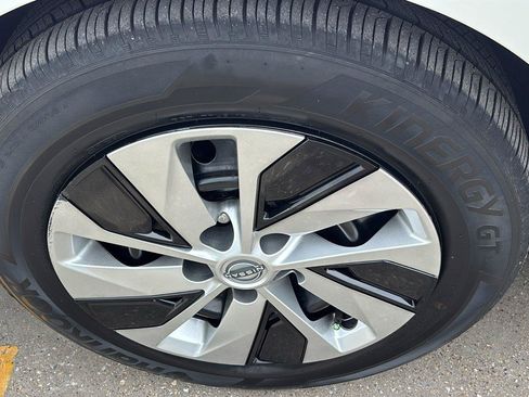 Used 2025 Nissan Altima 2.5 S FWD image 13