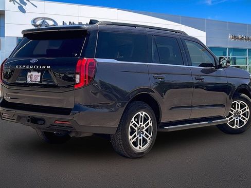 Used 2025 Ford Expedition Active AWD/4WD image 2
