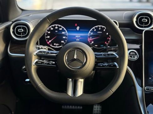Used 2025 Mercedes-Benz GLC 300 4MATIC image 29