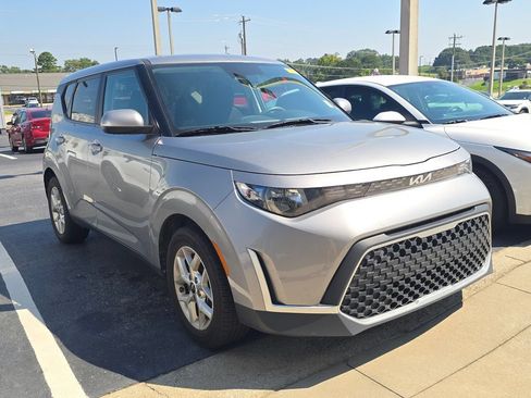 Used 2024 Kia Soul LX w/ Option Group 015 FWD image 1