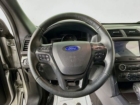 Certified 2018 Ford Explorer XLT w/ Equipment Group 202A image 11