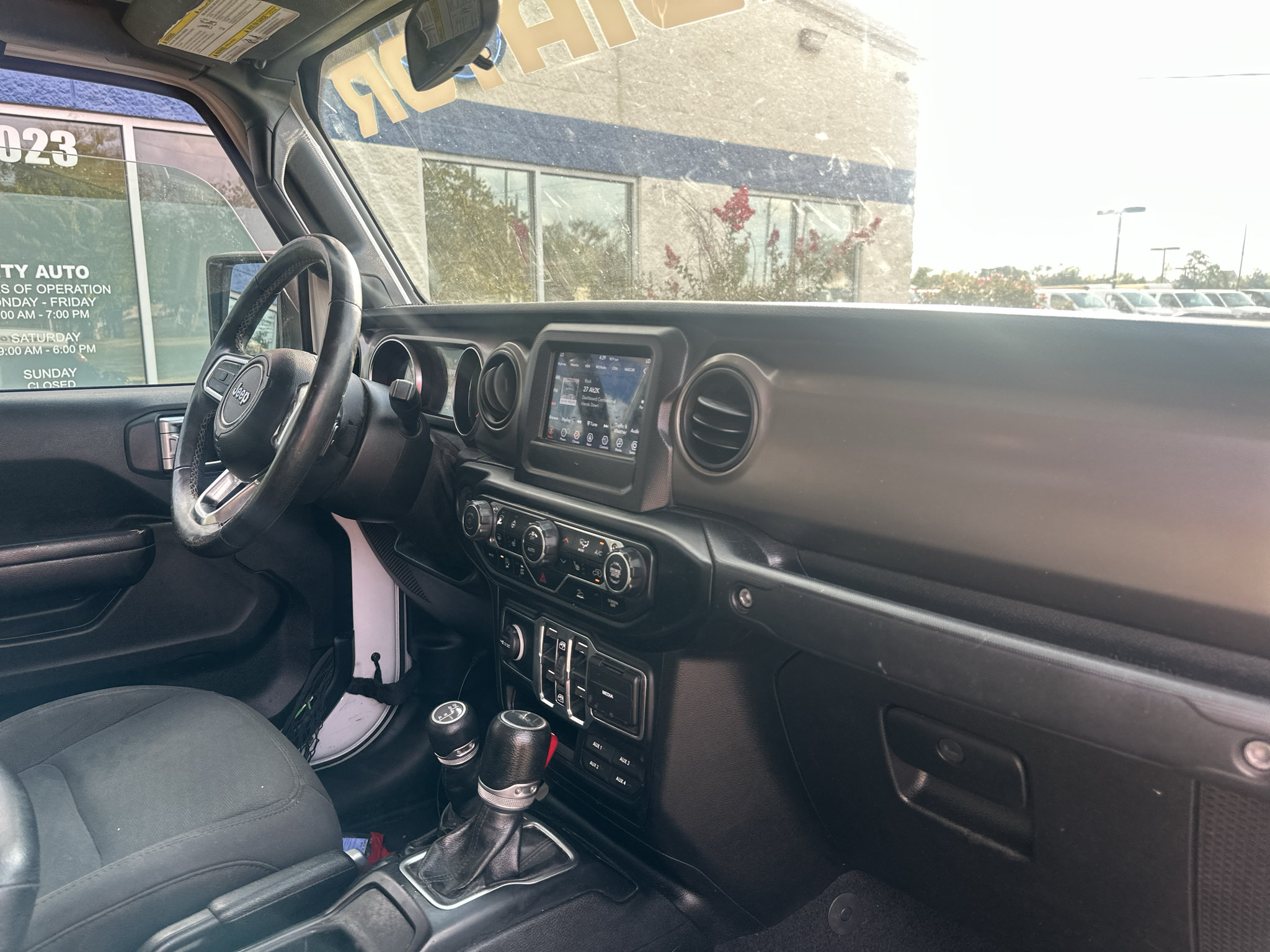 Used 2020 Jeep Gladiator Sport w/ Quick Order Package 24S AWD/4WD image 11