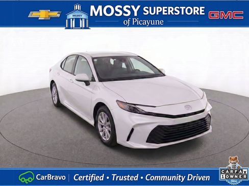 Used 2025 Toyota Camry LE FWD image 3