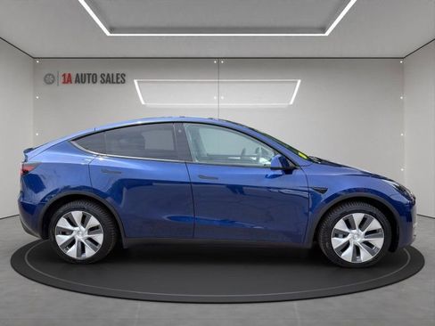 Used 2022 Tesla Model Y Long Range AWD/4WD image 6