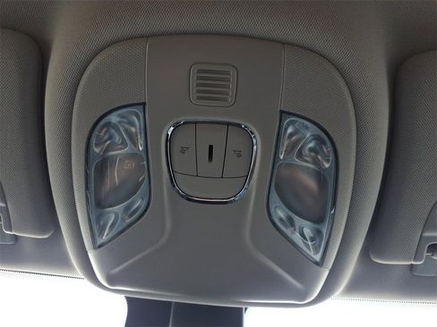 Used 2022 Jeep Compass Limited image 27