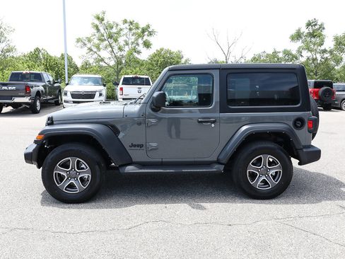 Used 2023 Jeep Wrangler Sport AWD/4WD image 2