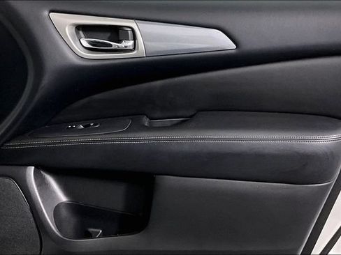 Used 2017 Nissan Pathfinder SL FWD image 26