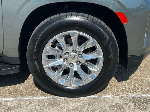 Used 2023 Chevrolet Suburban Premier image 10