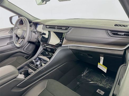 New 2026 Jeep Grand Cherokee L 4WD image 25