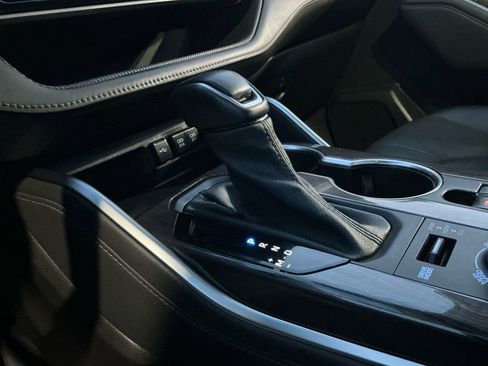 Used 2021 Toyota Highlander Limited image 12