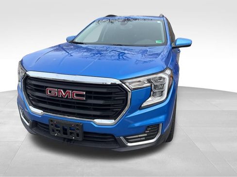 Used 2024 GMC Terrain SLE w/ Driver Convenience Package FWD image 4